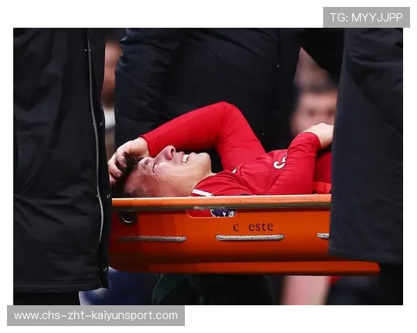 曼联全队对抗训练强度升级：迈向新赛季的决胜之路