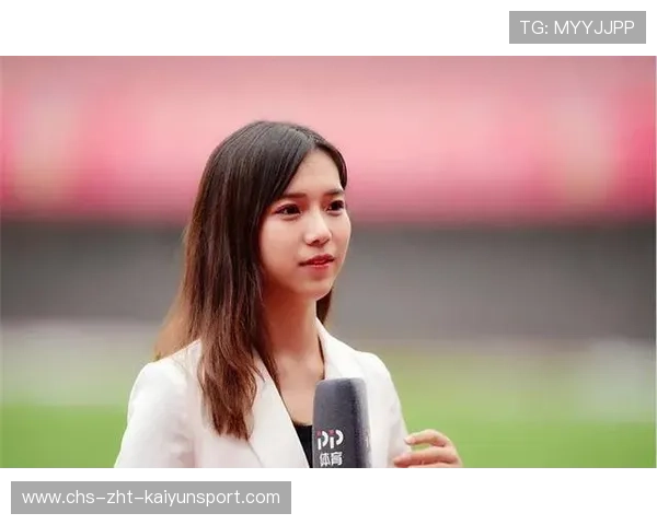 足球记者是否具备系统采访教练和球员的素质，足球采访女记者